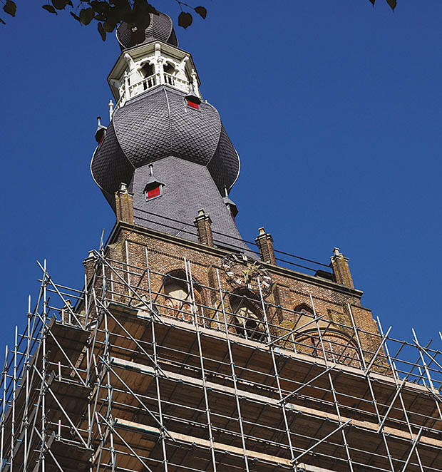 kerk toren in steiger